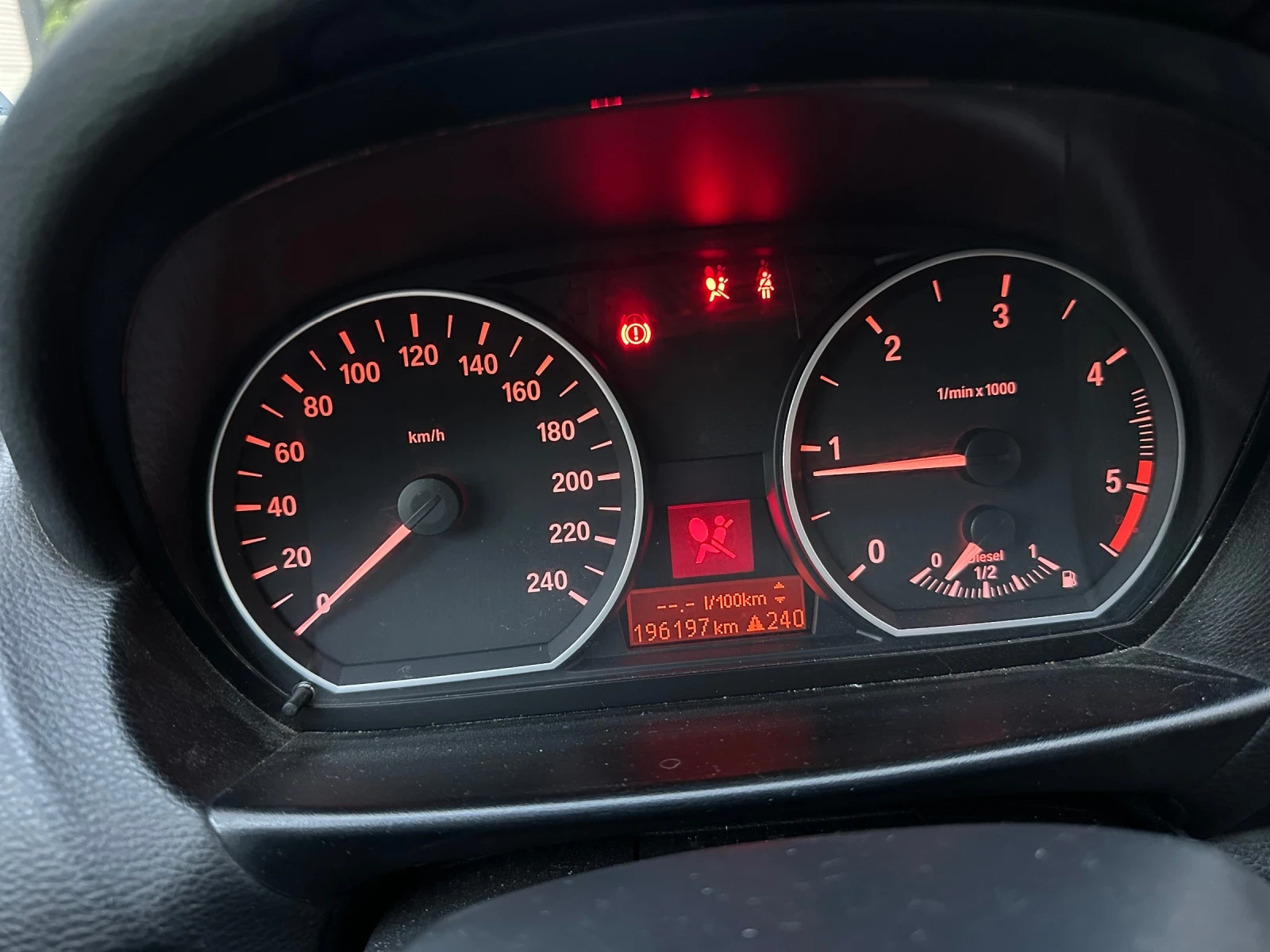 BMW 118  - изображение 10