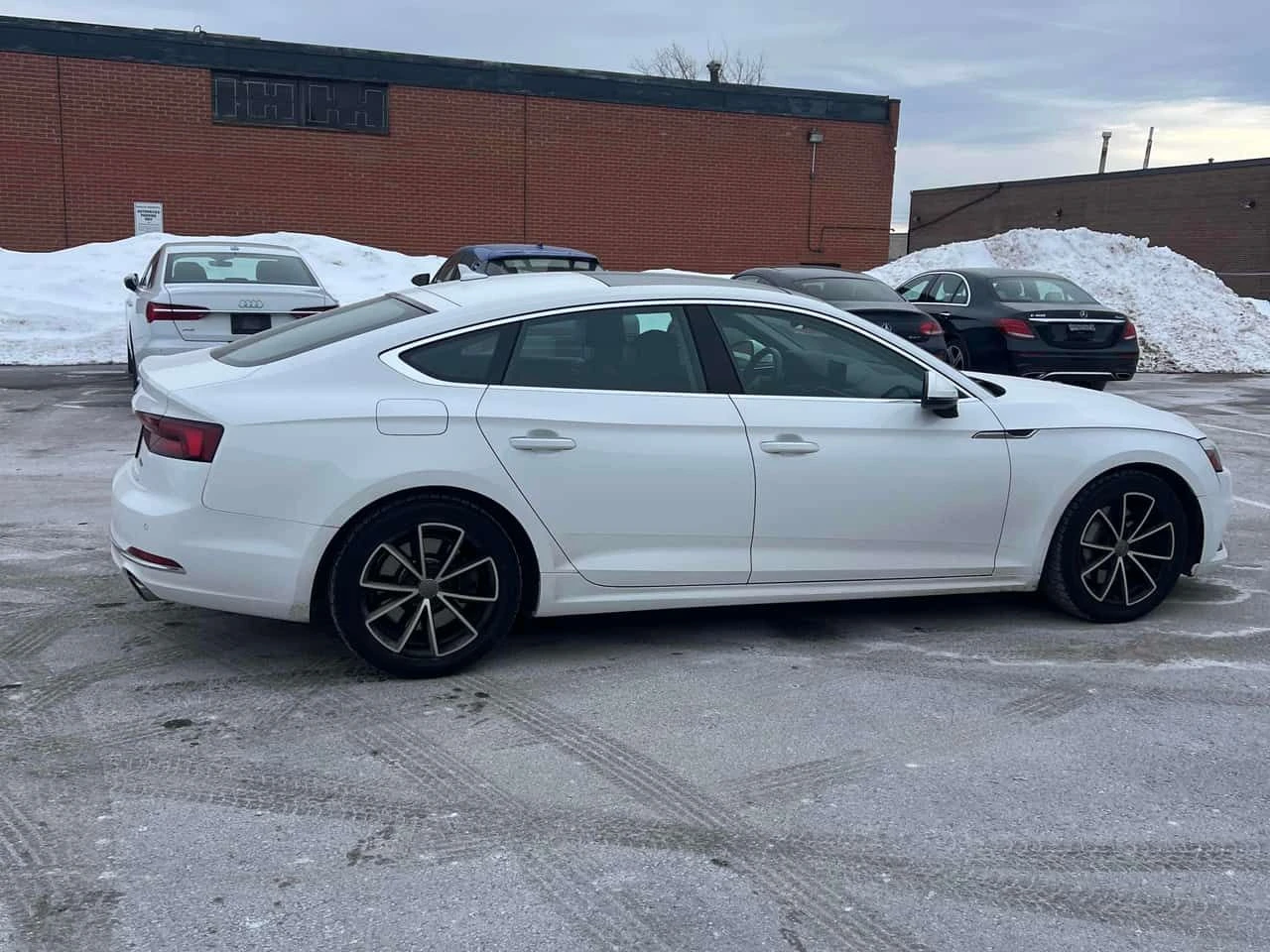 Audi A5 Komfort/CARFAX/ПАНОРАМА/ПОДГРЕВИ, снимка 4 - Автомобили и джипове - 54001669