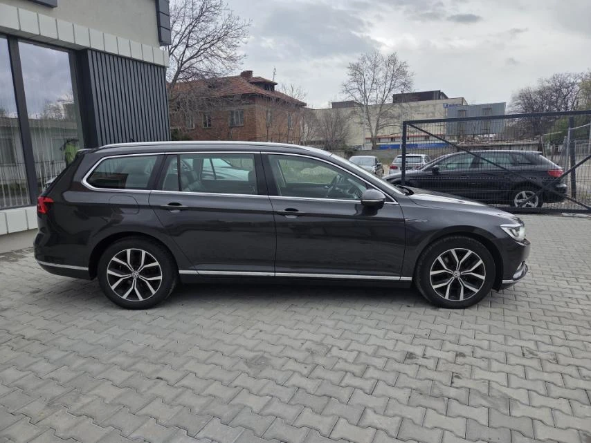 VW Passat ELEGANCE 4MOTION, снимка 8 - Автомобили и джипове - 54007039