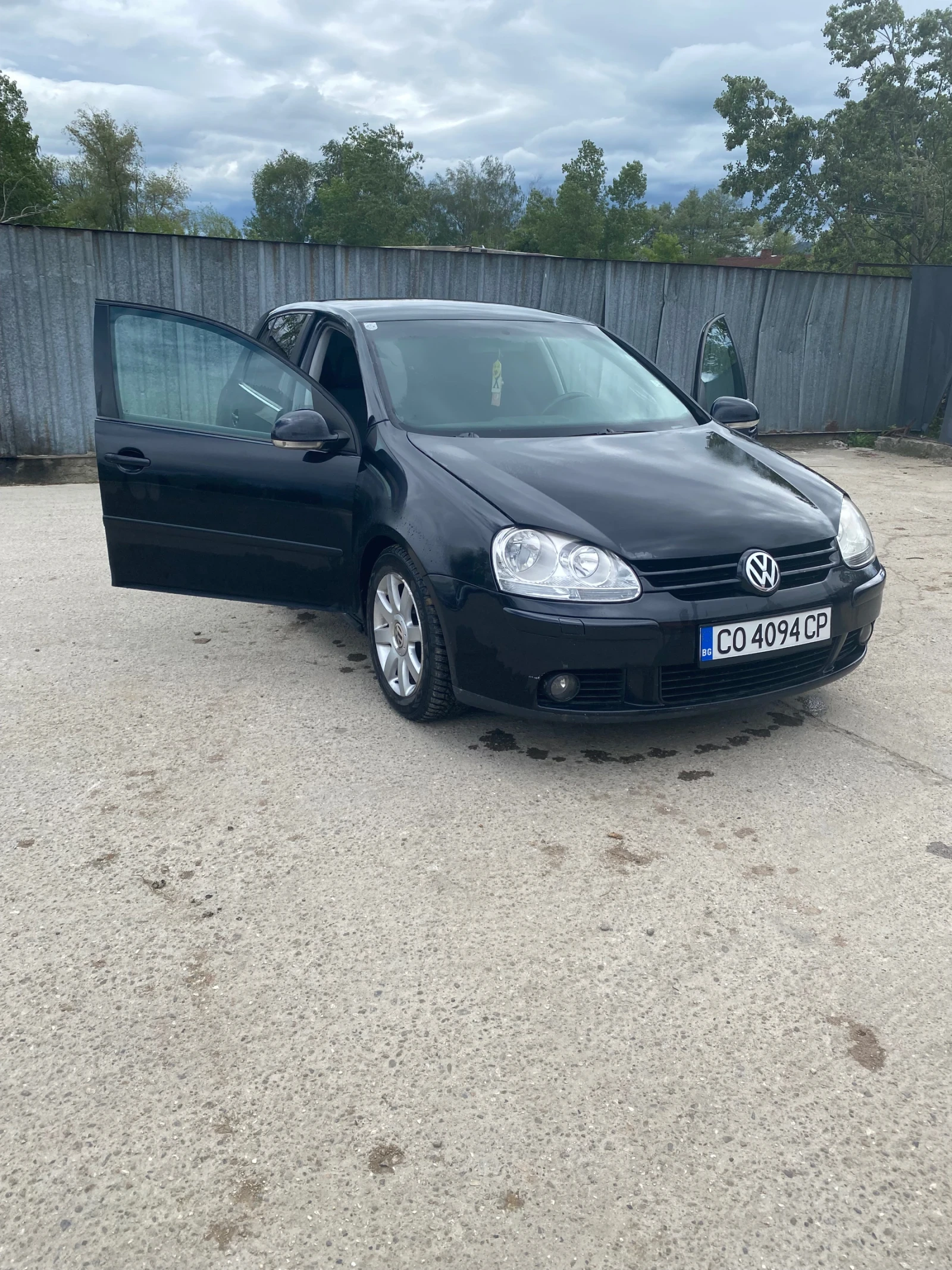 VW Golf 5, снимка 4 - Автомобили и джипове - 54597179
