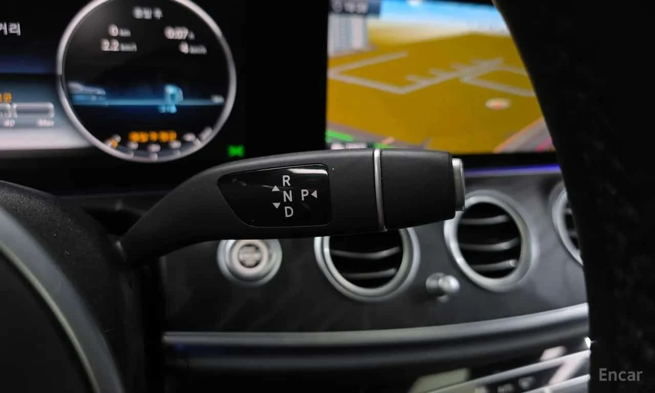 Mercedes-Benz E 300 4MATIC Avnatgarde * КРАЙНА ЦЕНА ДО БЪЛГАРИЯ * A, снимка 9 - Автомобили и джипове - 55571144