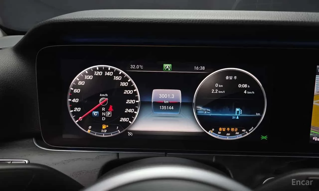Mercedes-Benz E 300 4MATIC Avnatgarde * КРАЙНА ЦЕНА ДО БЪЛГАРИЯ * A, снимка 8 - Автомобили и джипове - 55571144