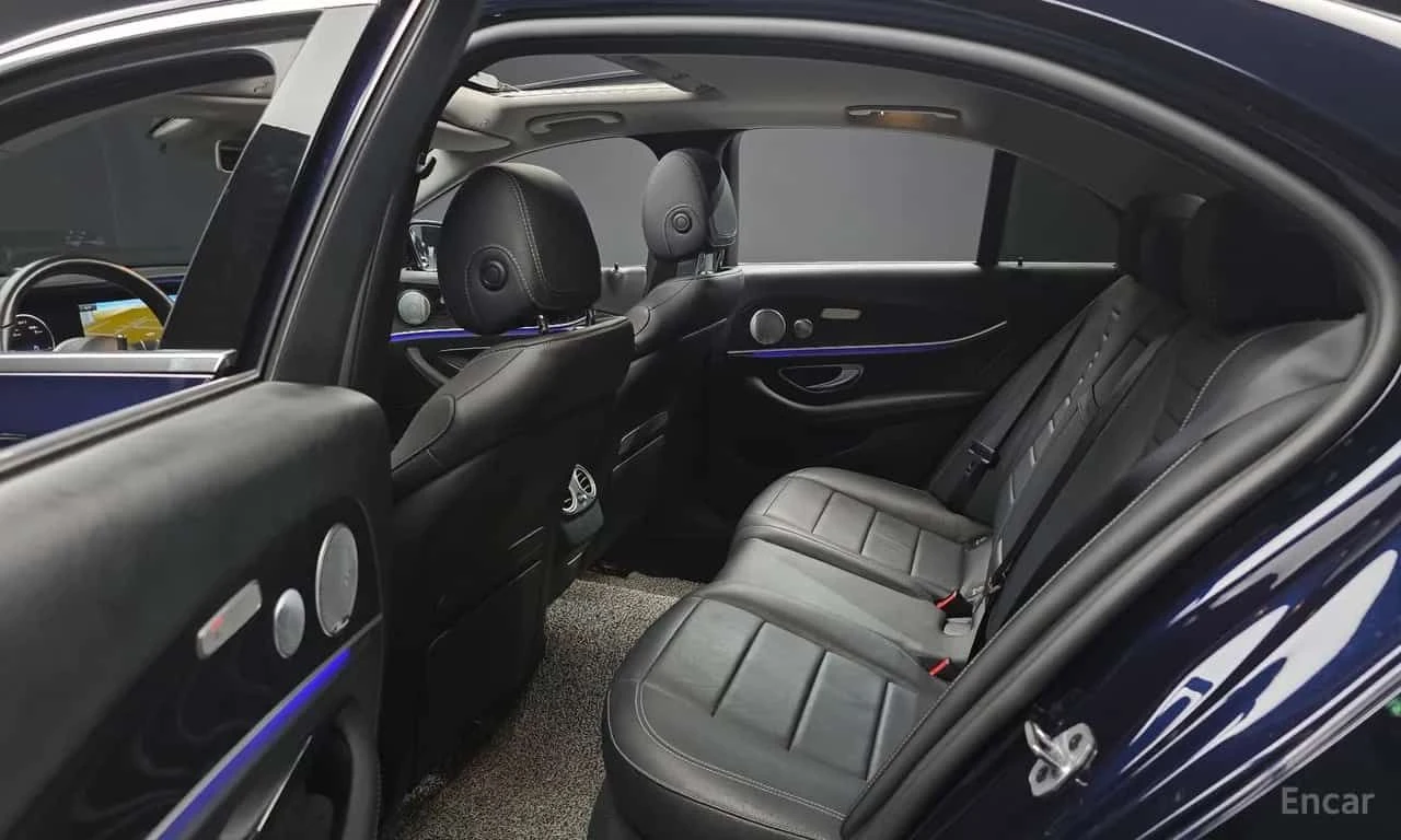 Mercedes-Benz E 300 4MATIC Avnatgarde * КРАЙНА ЦЕНА ДО БЪЛГАРИЯ * A, снимка 11 - Автомобили и джипове - 55571144