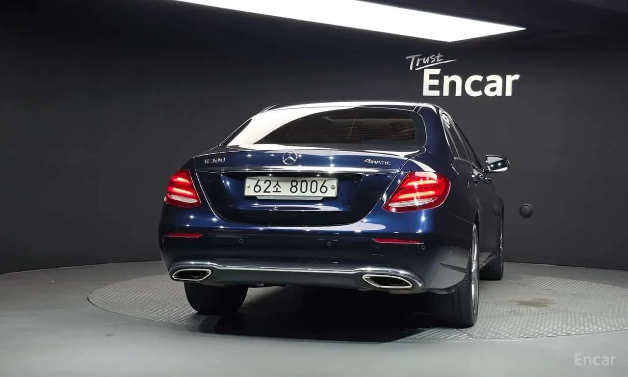 Mercedes-Benz E 300 4MATIC Avnatgarde * КРАЙНА ЦЕНА ДО БЪЛГАРИЯ * A, снимка 4 - Автомобили и джипове - 55571144