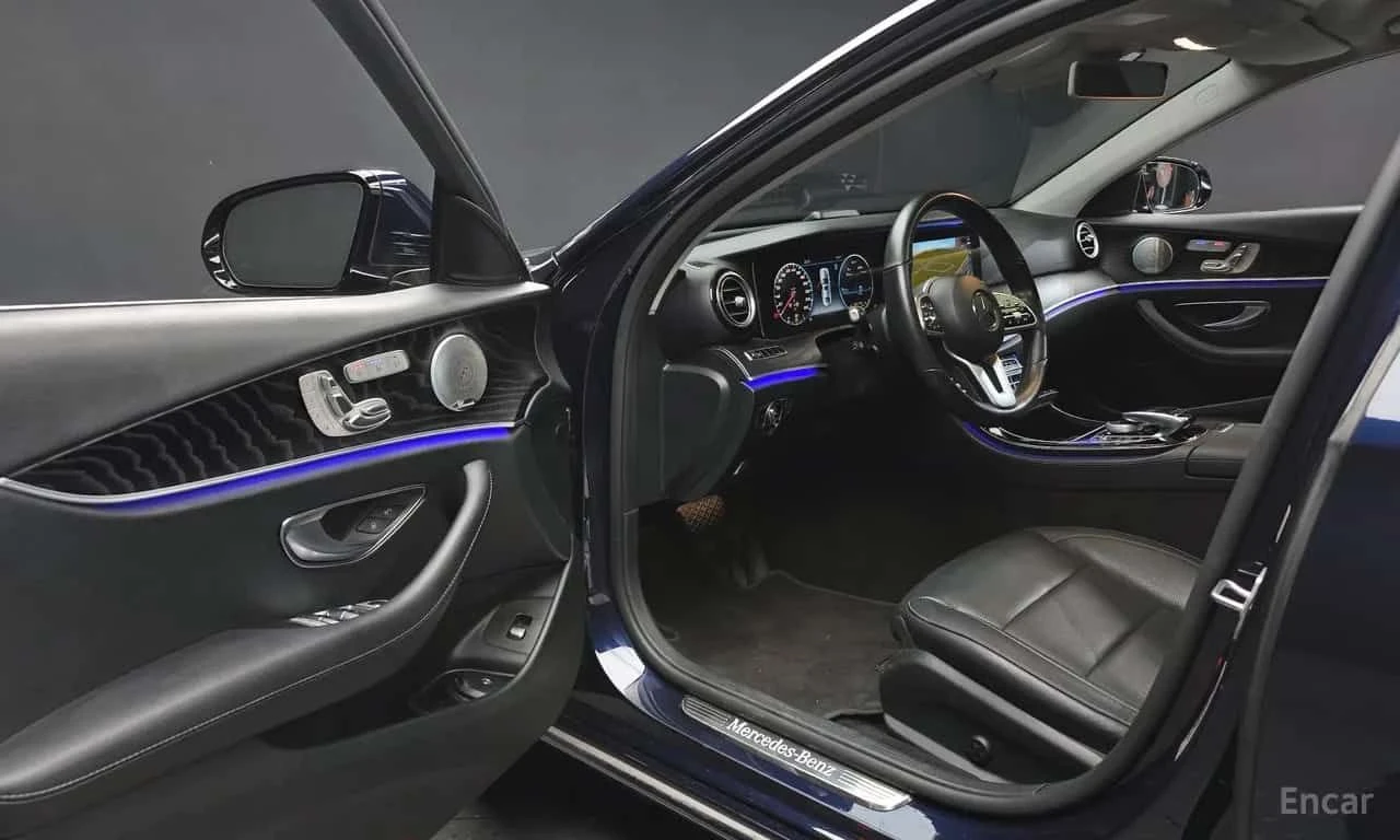 Mercedes-Benz E 300 4MATIC Avnatgarde * КРАЙНА ЦЕНА ДО БЪЛГАРИЯ * A, снимка 10 - Автомобили и джипове - 55571144