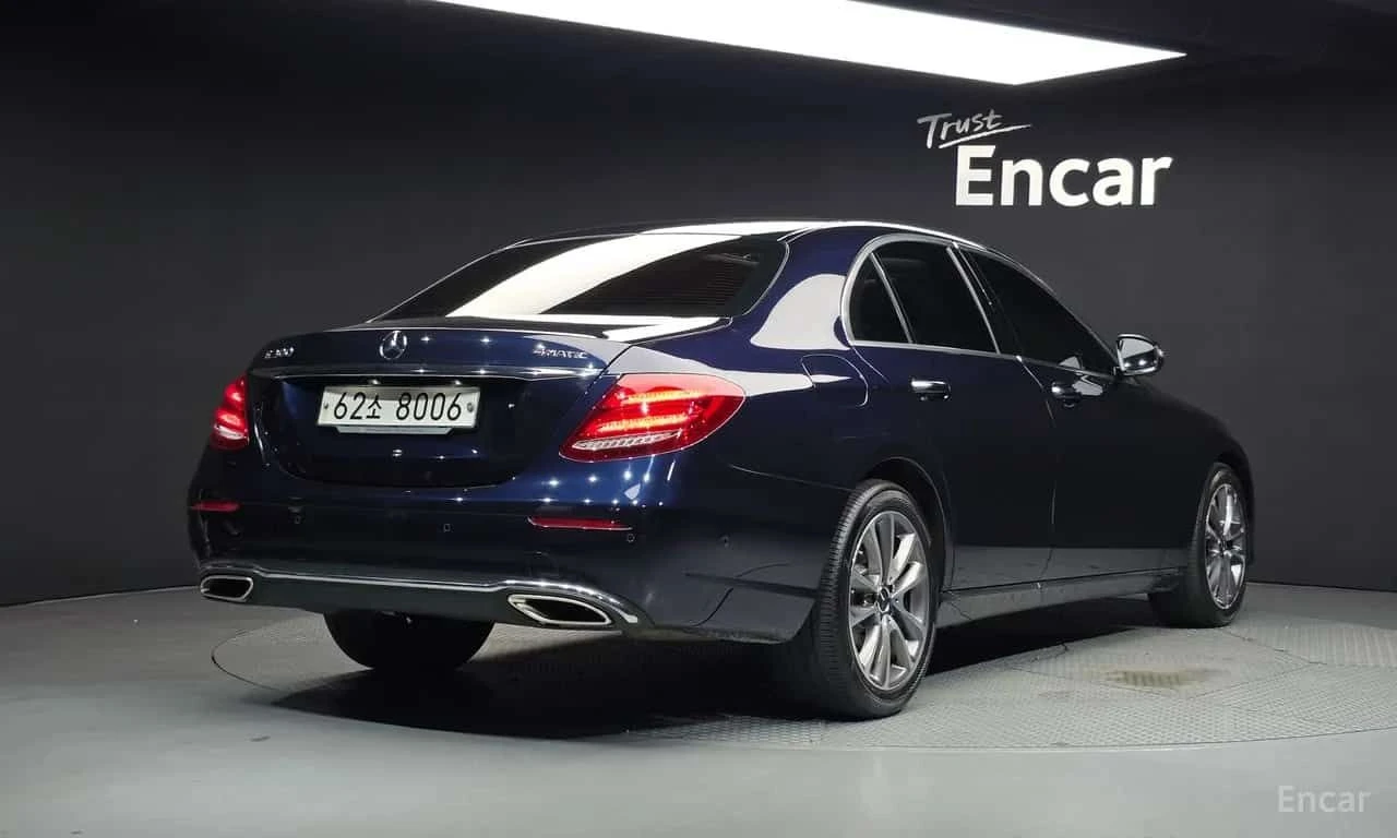 Mercedes-Benz E 300 4MATIC Avnatgarde * КРАЙНА ЦЕНА ДО БЪЛГАРИЯ * A, снимка 2 - Автомобили и джипове - 55571144