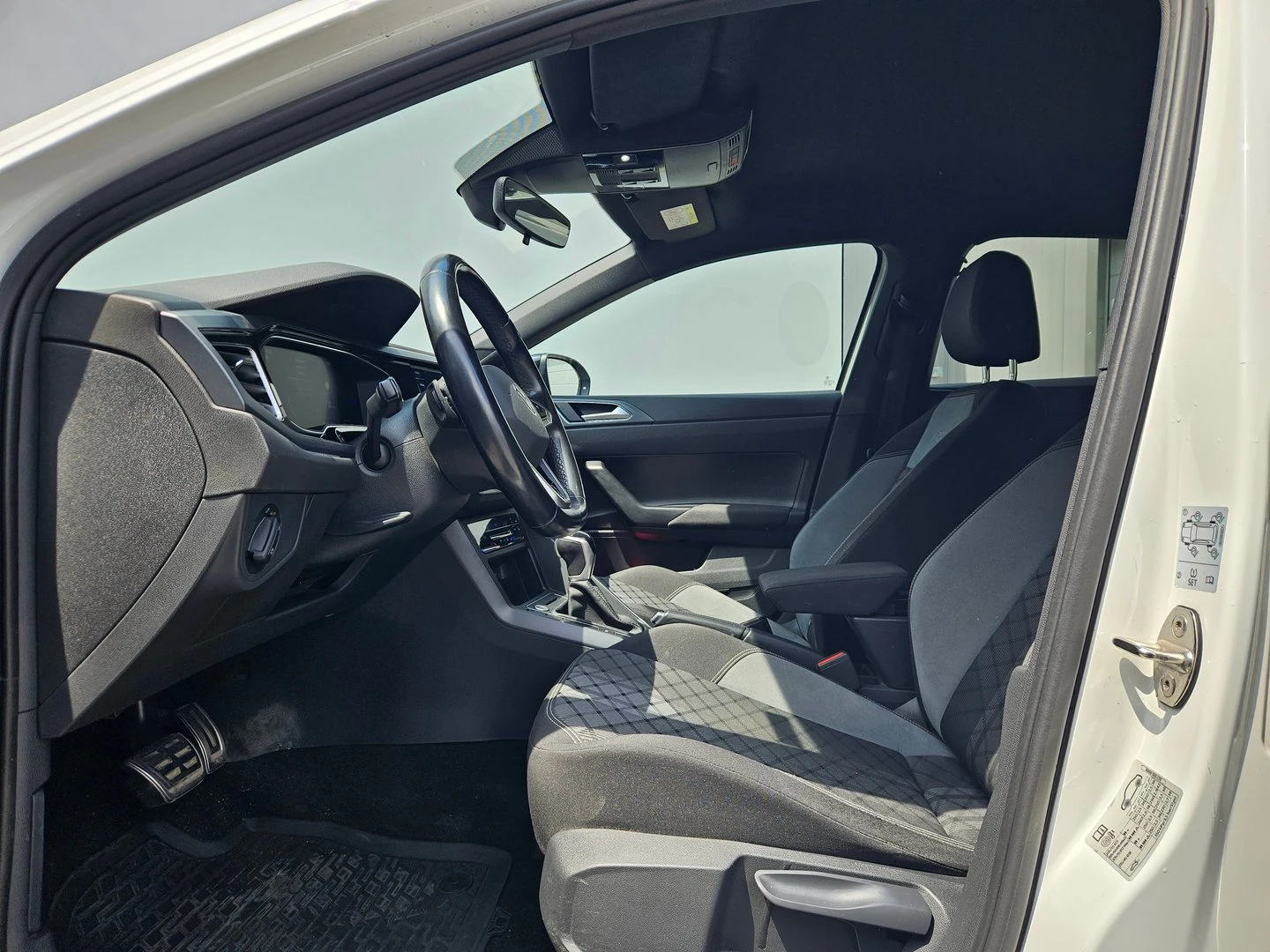 VW Taigo, снимка 6 - Автомобили и джипове - 56420308