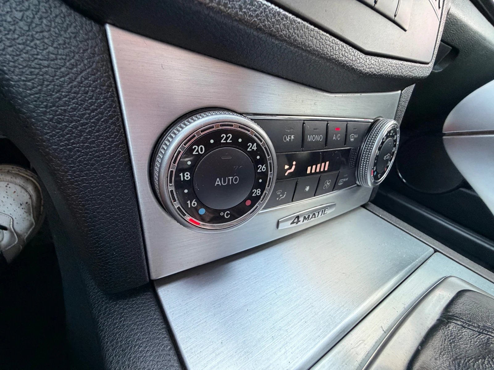 Mercedes-Benz C 350 AMG* 4x4* FACE, снимка 11 - Автомобили и джипове - 55710627