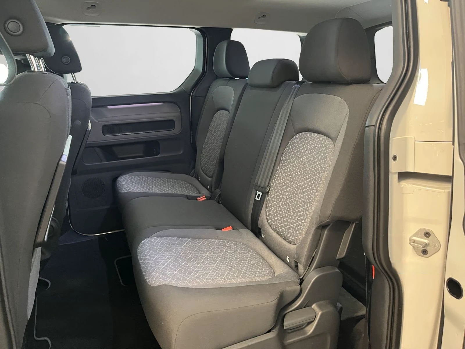 VW ID.Buzz 77kW* PRO* DISTR* CAM* KEYLESS* LED*  | Mobile.bg � ����������� 9