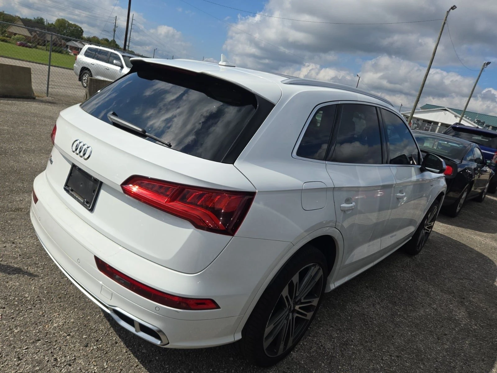 Audi SQ5 PRESTIGE* MATRIX* DISTRONIK* PANO* ОБДУХ* 8ZF* B&O - изображение 4