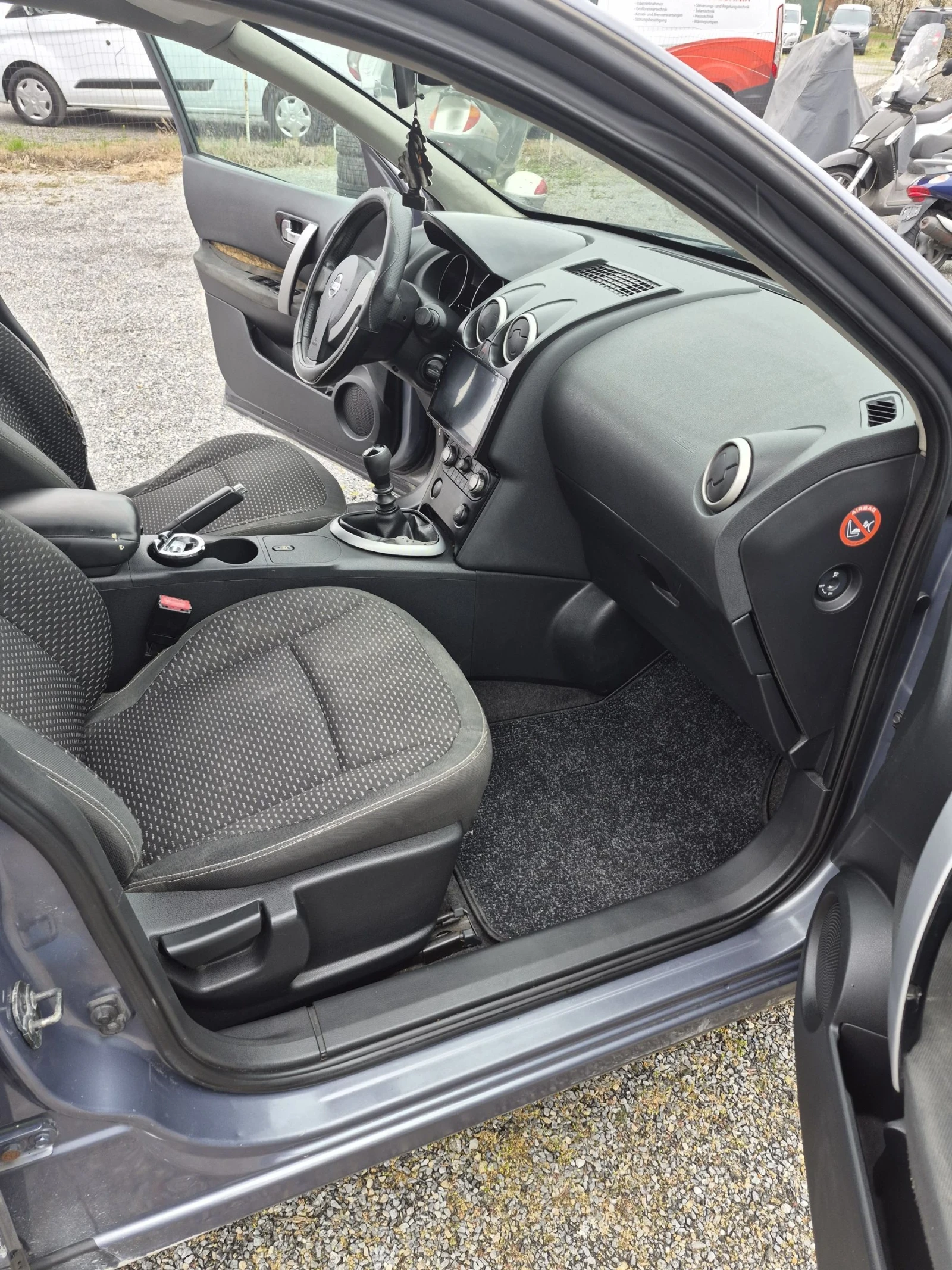 Nissan Qashqai 1.5 DCI Evro 4, снимка 9 - Автомобили и джипове - 54008421