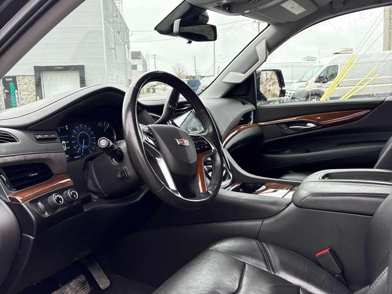 Cadillac Escalade Luxury/ПАНОРАМА/ОБДУХВАНЕ/ДВА КЛЮЧА, снимка 7 - Автомобили и джипове - 54093298