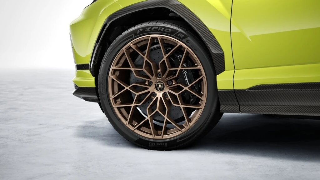 Lamborghini Urus SE PERFORMANTE/ NEW/ AKRAPOVIČ/ B&O/ HUD/ CER, снимка 5 - Автомобили и джипове - 55142373
