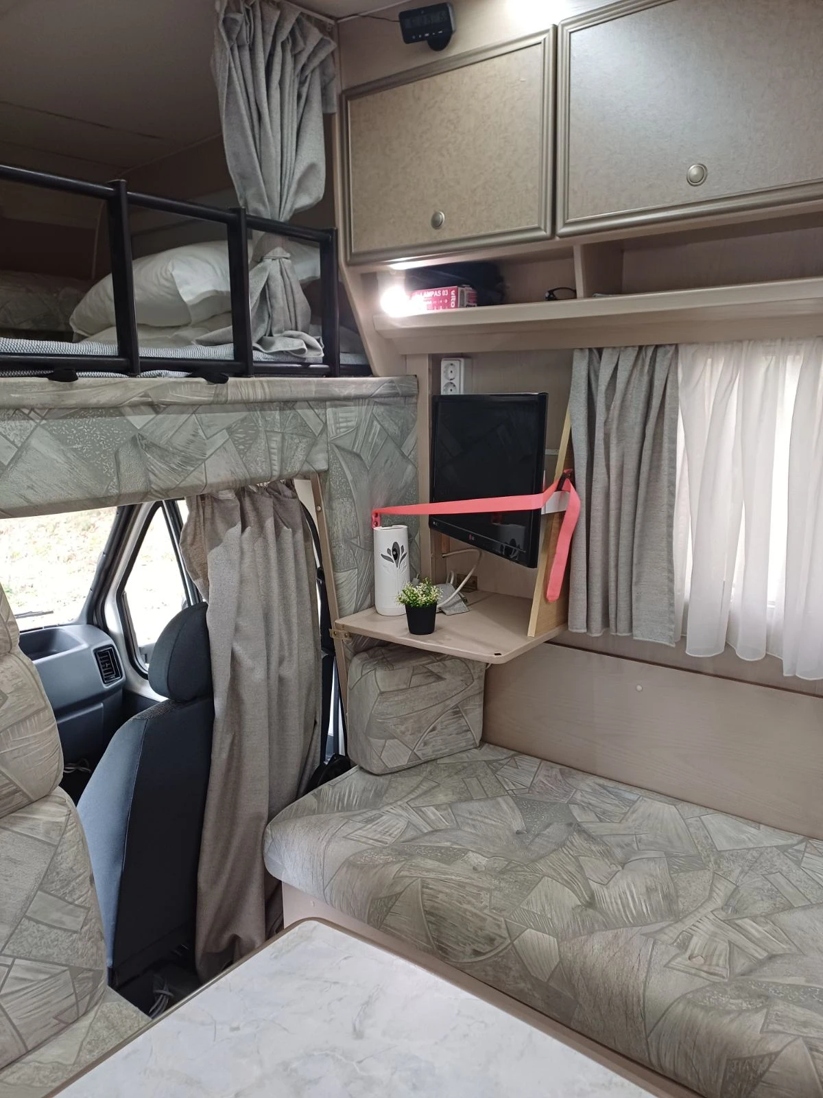 Кемпер Ford 2.5TD Dethleffs Globetrotter A652 - изображение 7