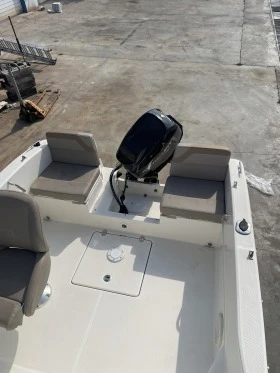 Лодка Quicksilver 455 cabin, снимка 16
