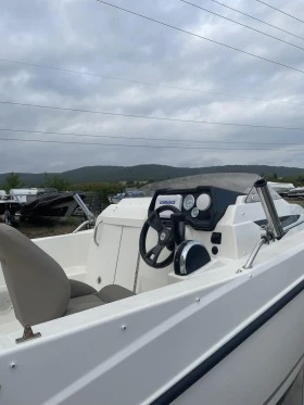 Лодка Quicksilver 455 cabin, снимка 8