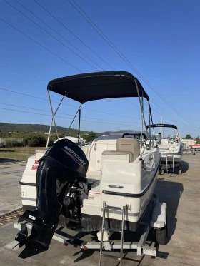      Quicksilver 455 cabin