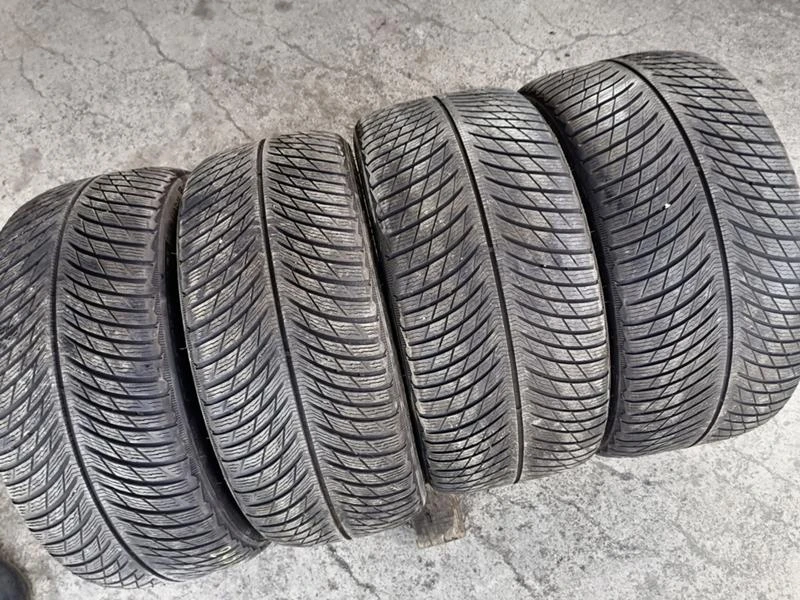 Гуми Зимни 275/35R19, снимка 2 - Гуми и джанти - 31528099