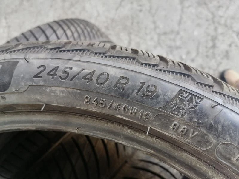 Гуми Зимни 275/35R19, снимка 7 - Гуми и джанти - 31528099