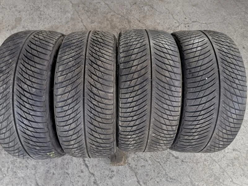 Гуми Зимни 275/35R19, снимка 1 - Гуми и джанти - 31528099