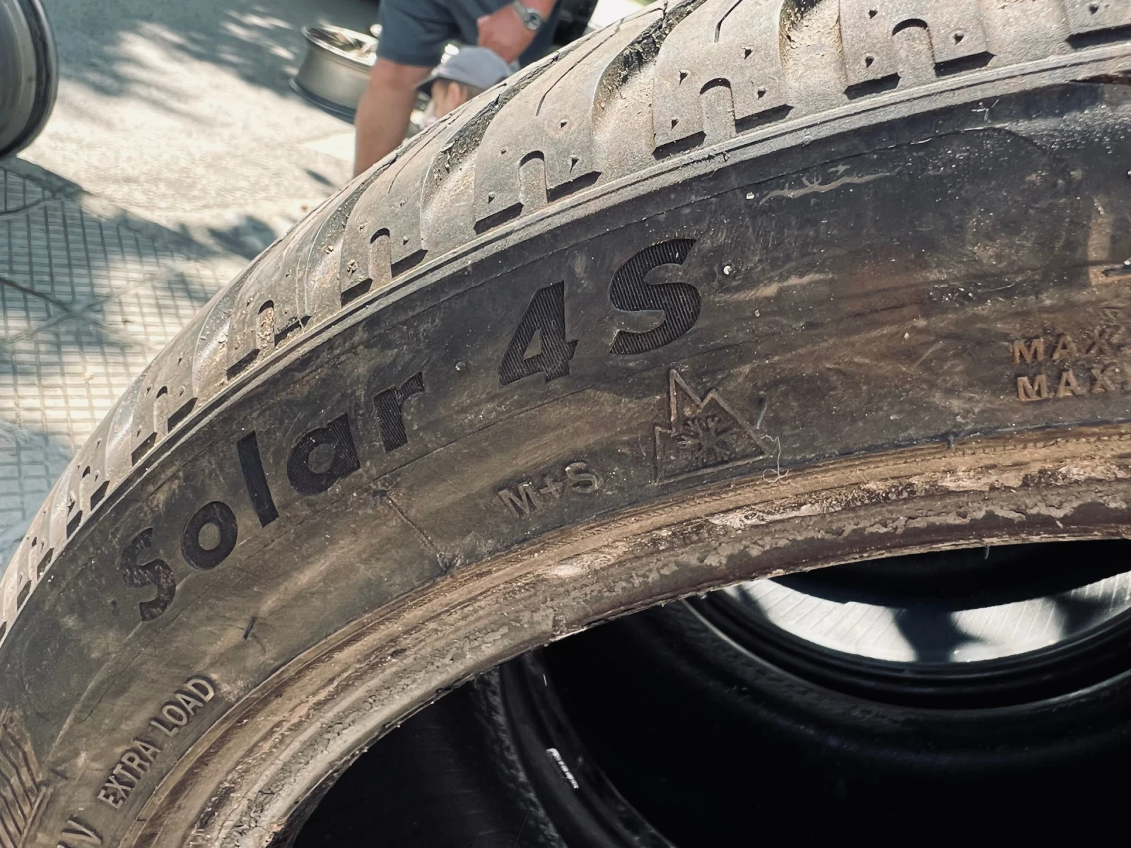 Гуми Всесезонни 245/40R18, снимка 6 - Гуми и джанти - 54900919