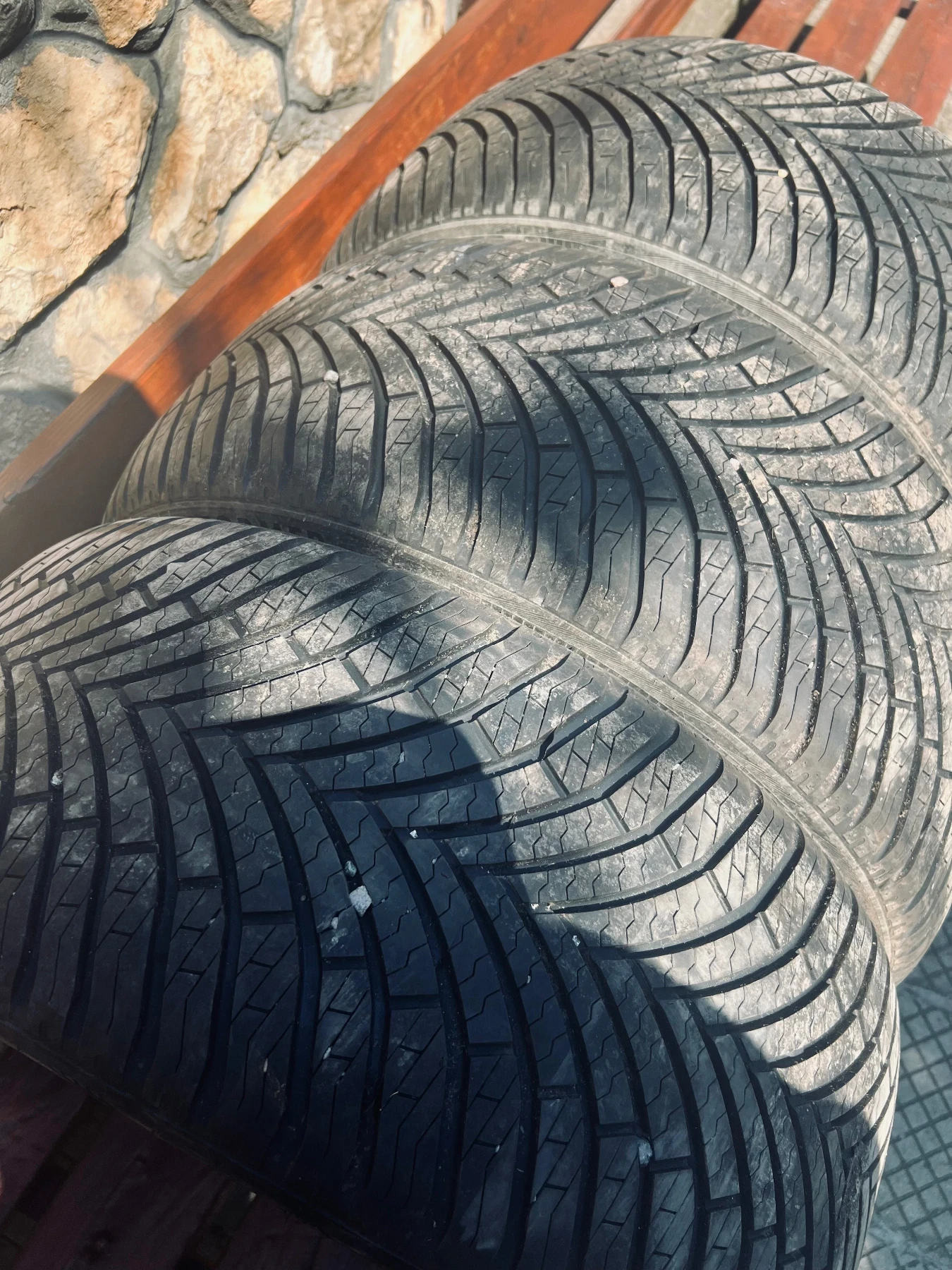 Гуми Всесезонни 245/40R18, снимка 4 - Гуми и джанти - 54900919