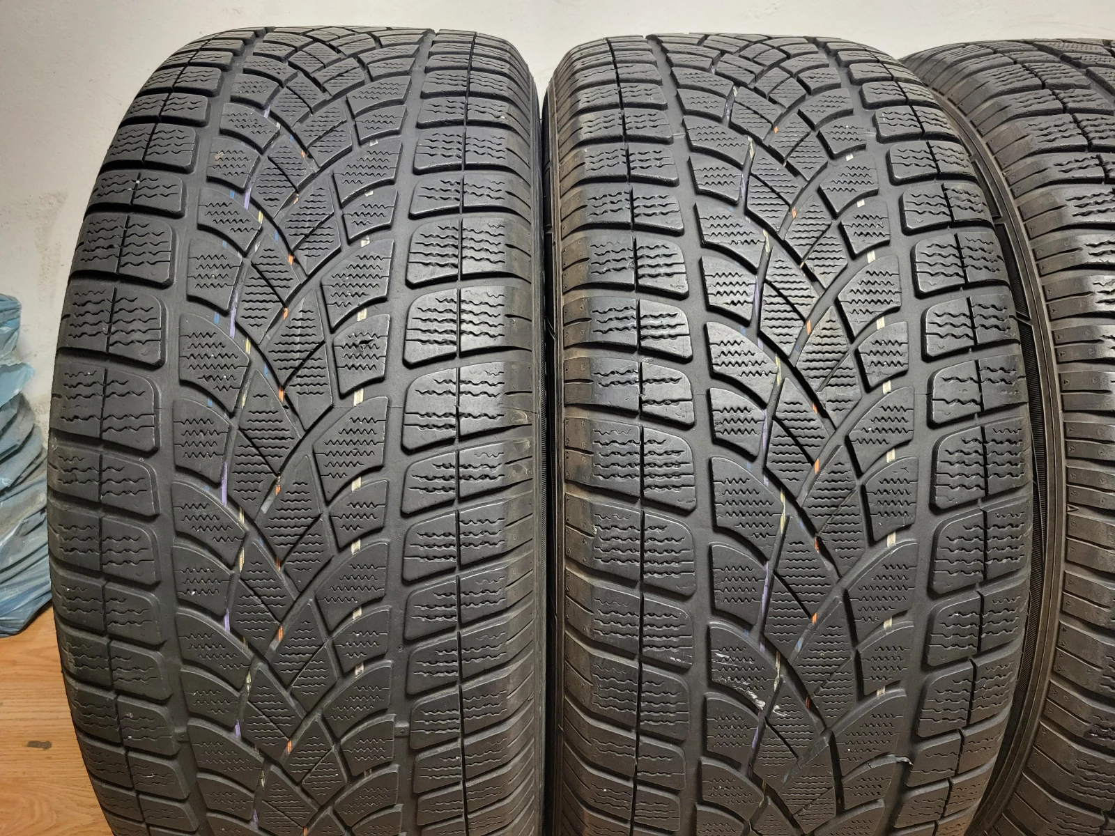 Гуми Зимни 265/50R19, снимка 2 - Гуми и джанти - 55985043