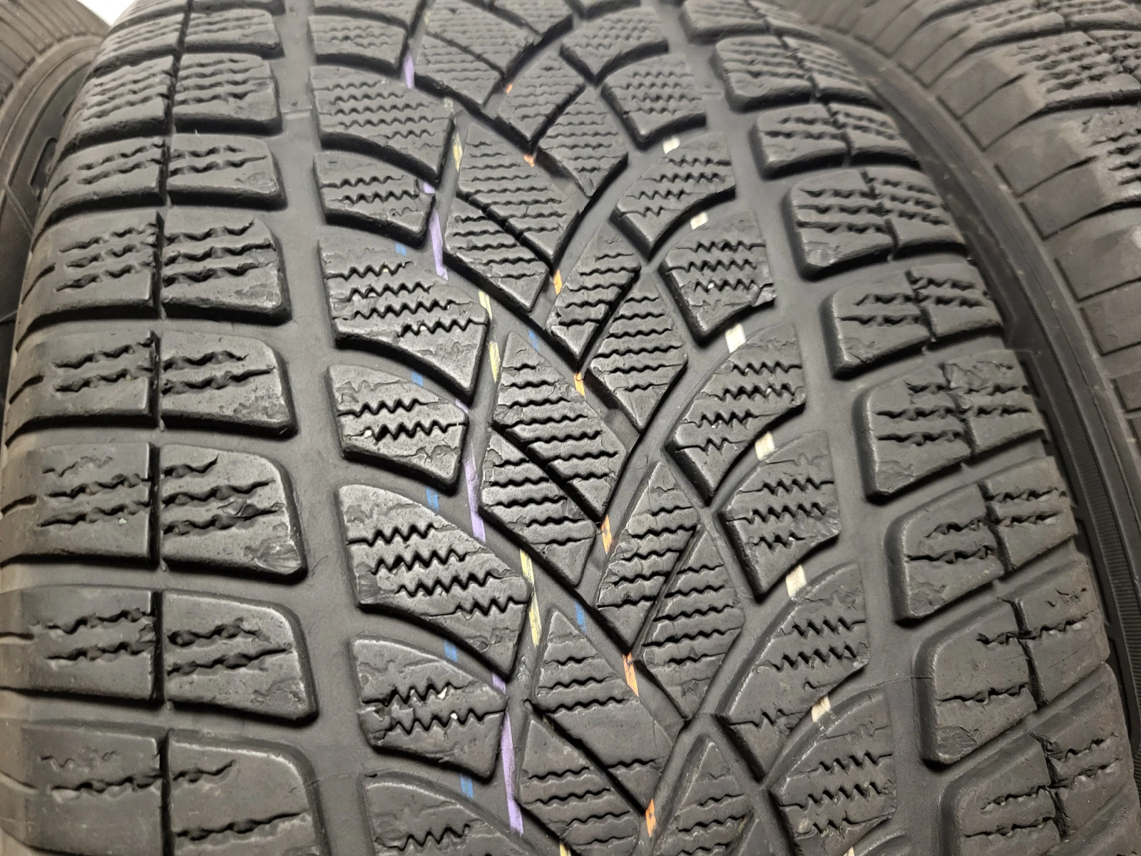 Гуми Зимни 265/50R19, снимка 4 - Гуми и джанти - 55985043