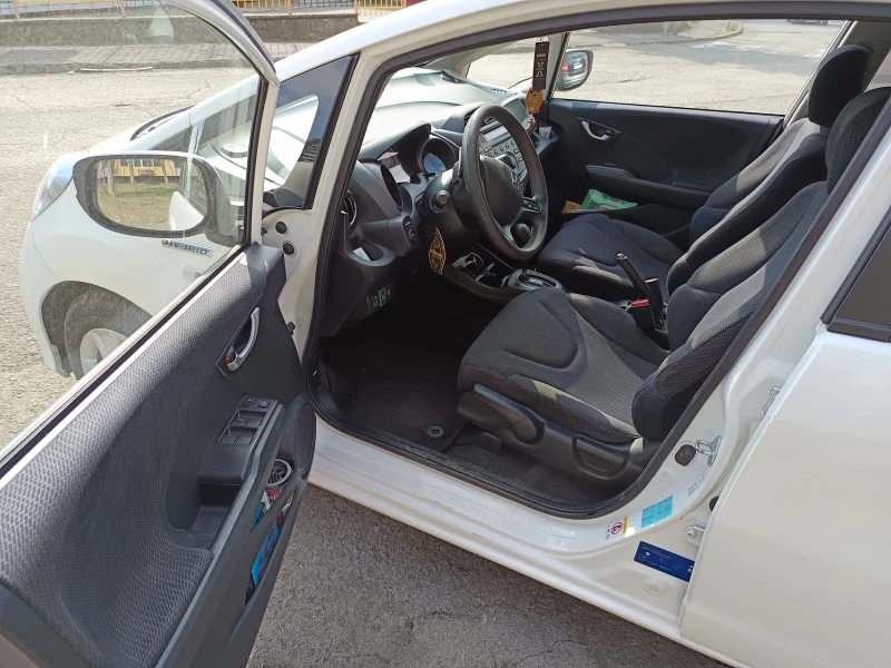 Honda Jazz Хибрид , снимка 9 - Автомобили и джипове - 48685060