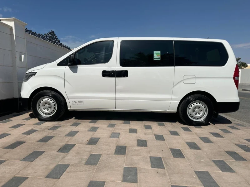 Hyundai Starex 2.5 дизел, снимка 3 - Автомобили и джипове - 49257365