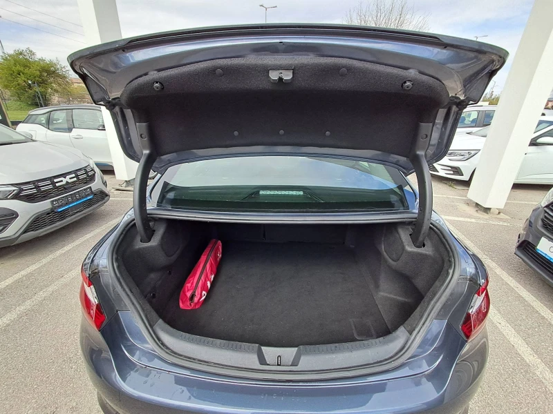 Renault Megane 1.5 DCi 115k.c., снимка 9 - Автомобили и джипове - 51189790