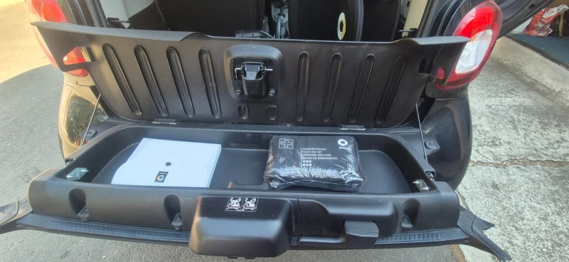 Smart Fortwo EQ, снимка 7 - Автомобили и джипове - 52060995