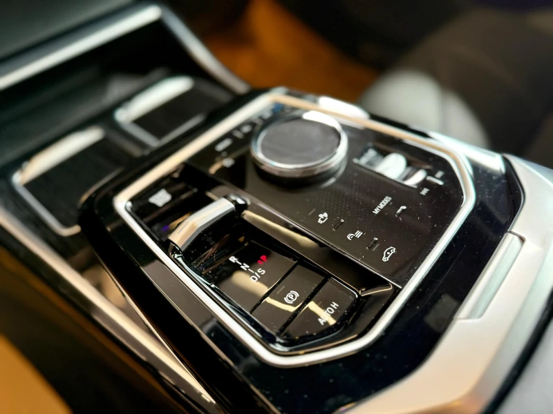 BMW 740 D* Xdrive* Bowers&Wilkins* Лизинг* Pano Sky Lounge, снимка 12 - Автомобили и джипове - 51879184