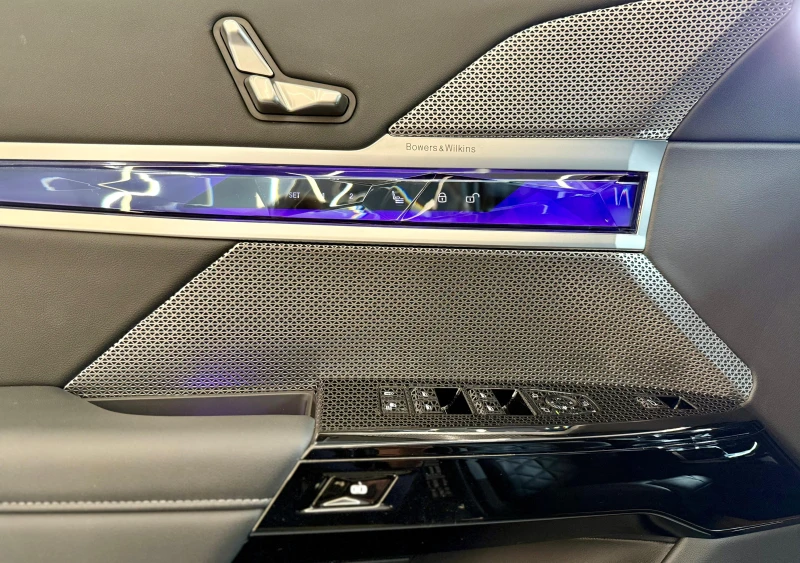 BMW 740 D* Xdrive* Bowers&Wilkins* Лизинг* Pano Sky Lounge, снимка 7 - Автомобили и джипове - 51879184