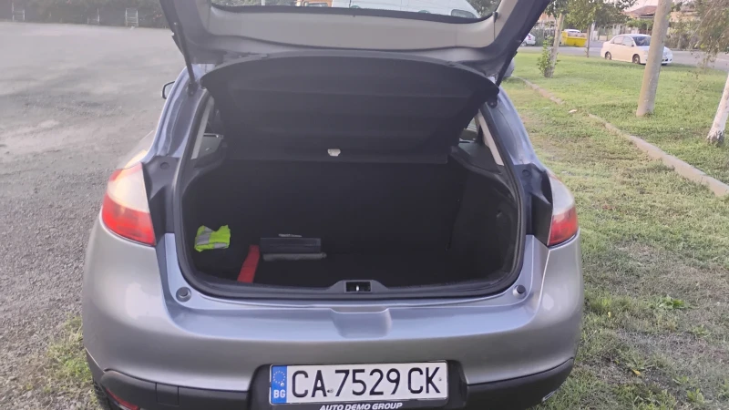 Renault Megane 1.5 DCI, снимка 7 - Автомобили и джипове - 52198351