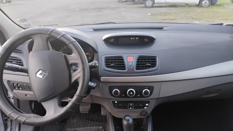 Renault Megane 1.5 DCI, снимка 9 - Автомобили и джипове - 52198351