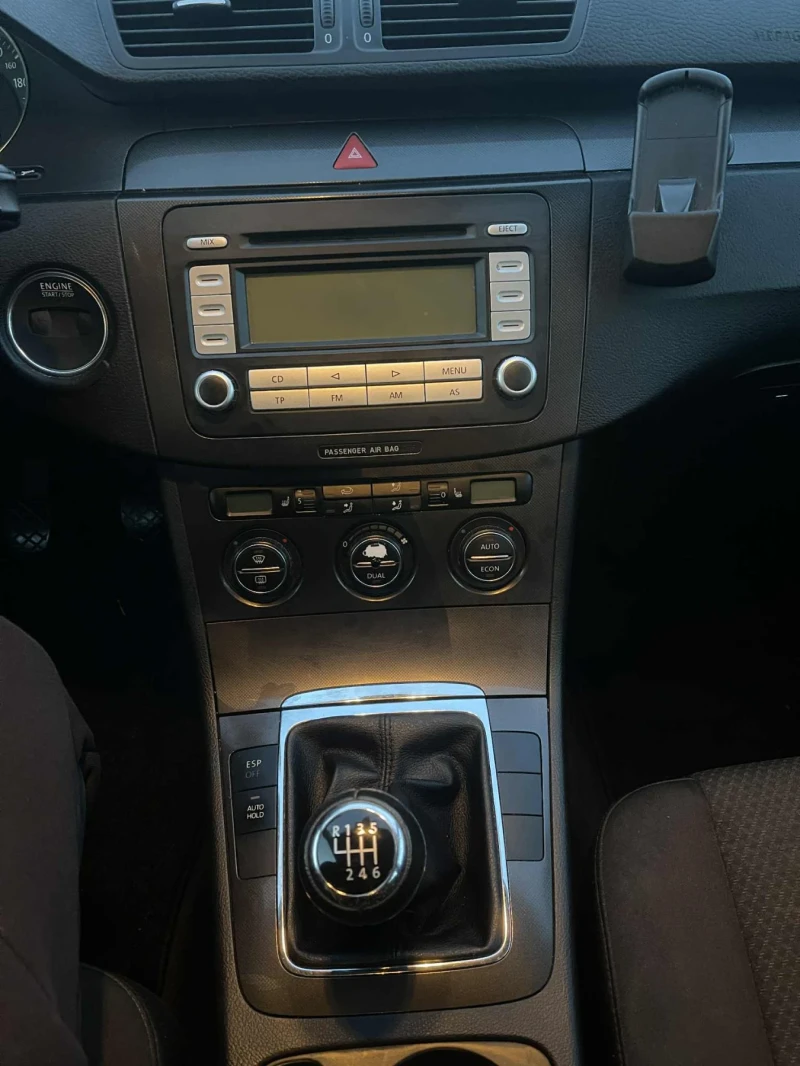 VW Passat 1.6FSI, снимка 6 - Автомобили и джипове - 52839830