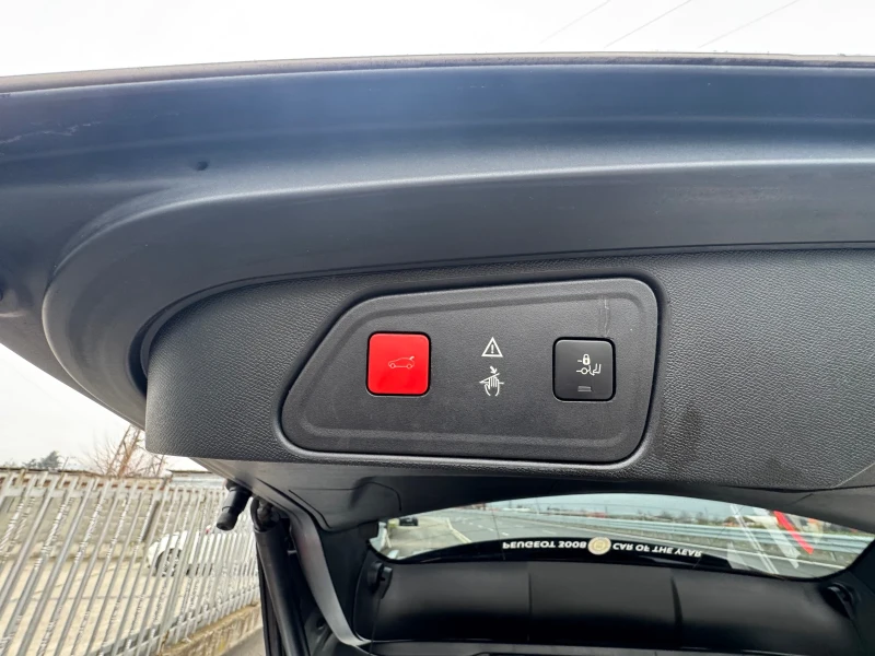 Peugeot 3008 2.0Bluehdi GT Line Панорама Масаж Бяла перла, снимка 12 - Автомобили и джипове - 52875126