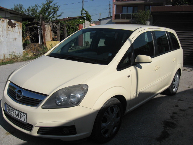 Opel Zafira 1.9 CDTI, снимка 2 - Автомобили и джипове - 46270553