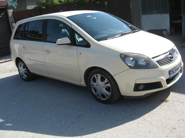 Opel Zafira 1.9 CDTI, снимка 3 - Автомобили и джипове - 46270553