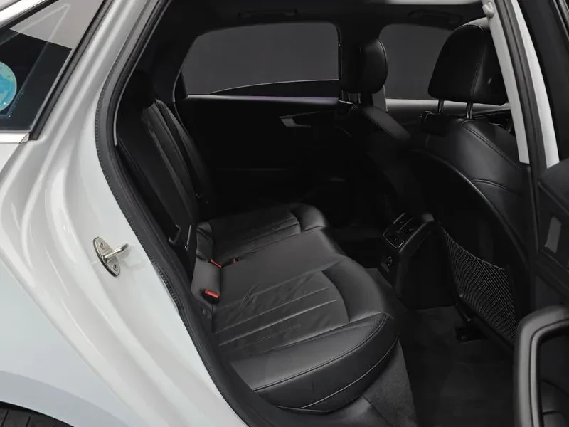 Audi A4 2.0 TDI, снимка 12 - Автомобили и джипове - 54144395