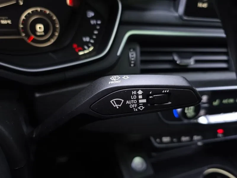 Audi A4 2.0 TDI, снимка 17 - Автомобили и джипове - 54144395