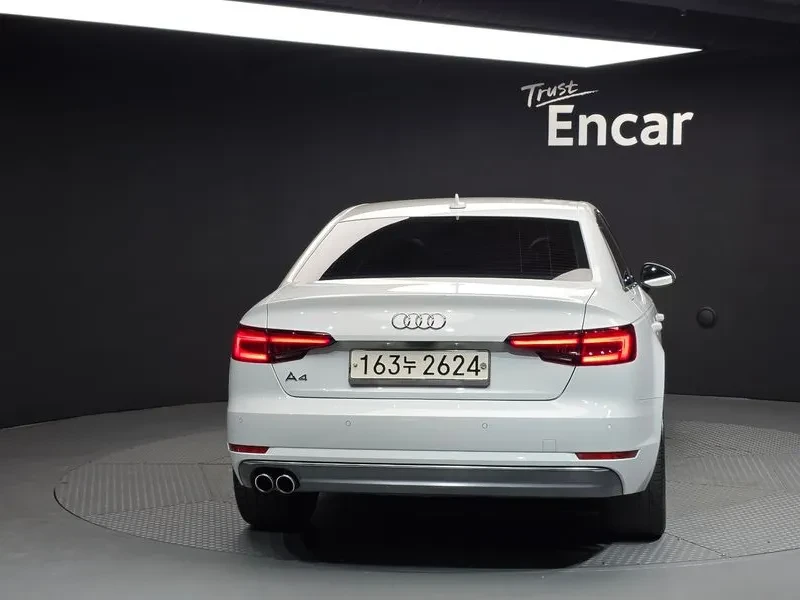 Audi A4 2.0 TDI, снимка 4 - Автомобили и джипове - 54144395