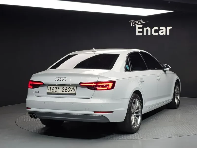 Audi A4 2.0 TDI, снимка 2 - Автомобили и джипове - 54144395