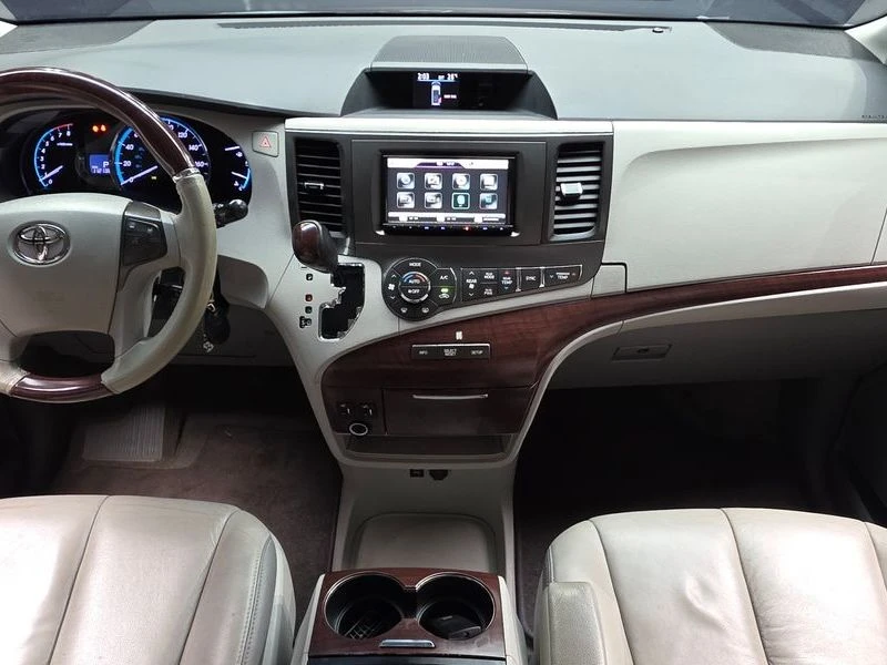 Toyota Sienna 3.5 2GR Automatic, снимка 8 - Автомобили и джипове - 55662703