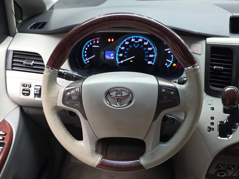 Toyota Sienna 3.5 2GR Automatic, снимка 9 - Автомобили и джипове - 55662703