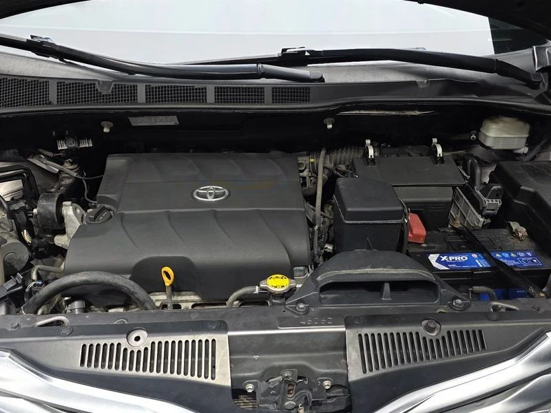 Toyota Sienna 3.5 2GR Automatic, снимка 17 - Автомобили и джипове - 55662703
