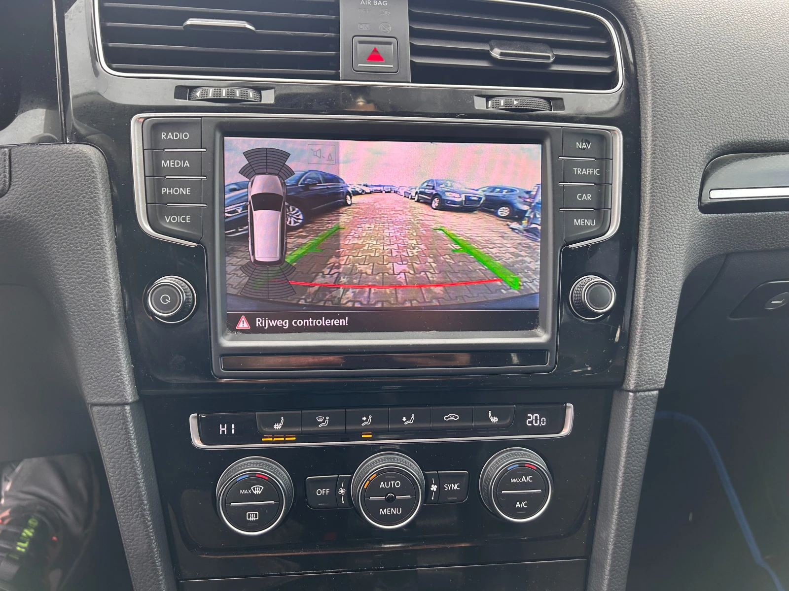 VW Golf 1.6TDI AVTOMAT/NAVI/KAMERA/KOJA EURO 6 | Mobile.bg   15