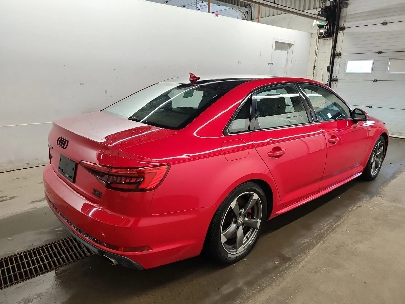 Audi A4 PROGRESSIV С РЕГИСТРАЦИЯ & АВТО КРЕДИТ , снимка 3 - Автомобили и джипове - 53948587