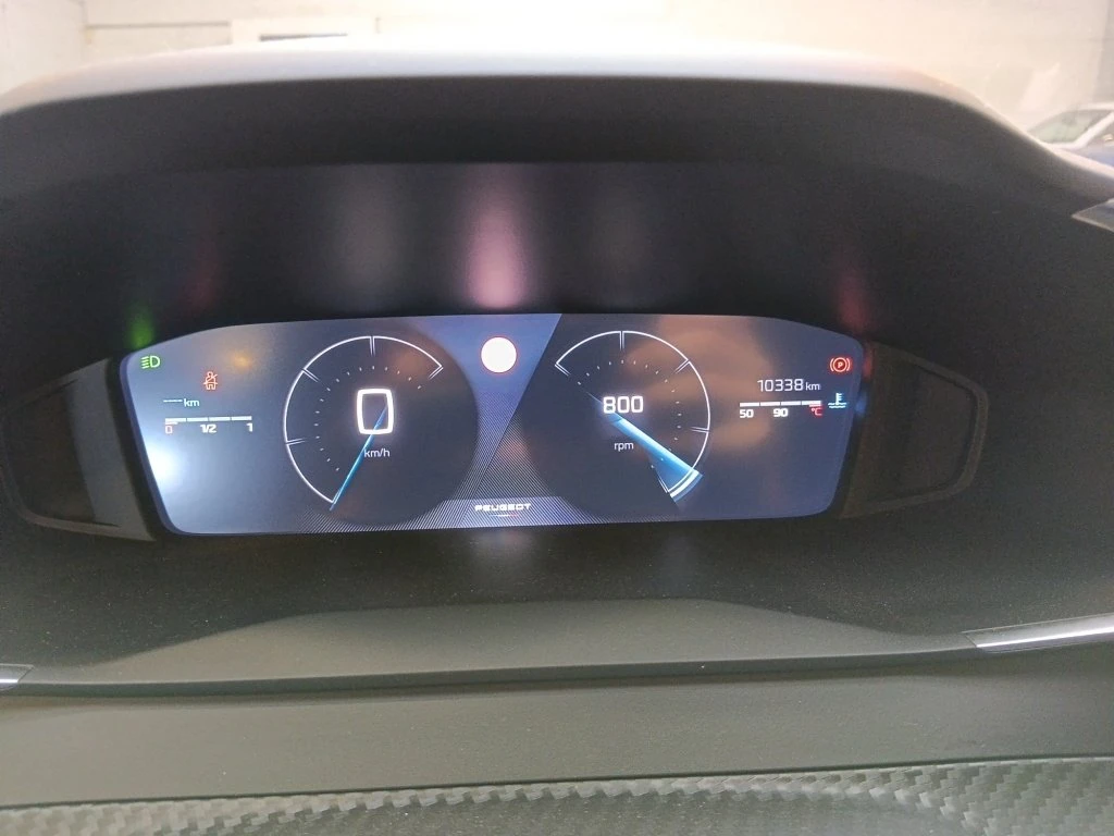 Peugeot 208 1.2 Allure Pack, снимка 8 - Автомобили и джипове - 54080375